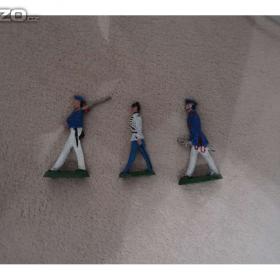 Foto inzerátu Cínové figurky - vojáčci, indiáni, rytíři a další