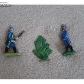 Foto inzerátu Cínové figurky - vojáčci, indiáni, rytíři a další