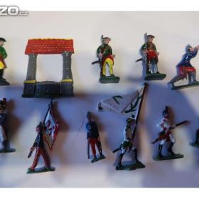 Foto inzerátu Cínové figurky - vojáčci, indiáni, rytíři a další