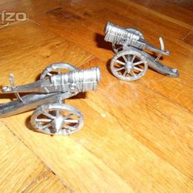 Foto inzerátu Cínové figurky - vojáčci, indiáni, rytíři a další