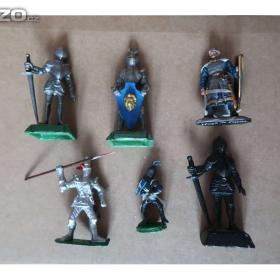 Foto inzerátu Cínové figurky - vojáčci, indiáni, rytíři a další