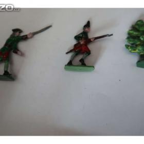 Foto inzerátu Cínové figurky - vojáčci, indiáni, rytíři a další