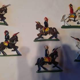 Foto inzerátu Cínové figurky - vojáčci, indiáni, rytíři a další