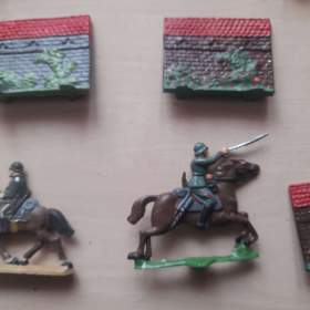 Foto inzerátu Cínové figurky - vojáčci, indiáni, rytíři a další