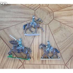 Foto inzerátu Cínoví vojáčci - rytíři, piráti, kovbojové, indiáni a další