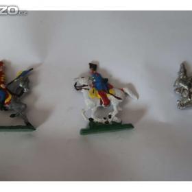 Foto inzerátu Cínoví vojáčci - rytíři, piráti, kovbojové, indiáni a další