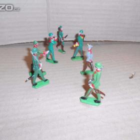 Foto inzerátu Cínoví vojáčci- rytíři, kovbojové, piráti, indiáni a další