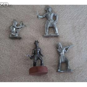 Foto inzerátu Cínoví vojáčci- rytíři, kovbojové, piráti, indiáni a další