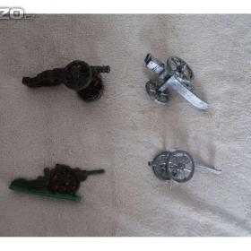 Foto inzerátu Cínoví vojáčci- rytíři, kovbojové, piráti, indiáni a další