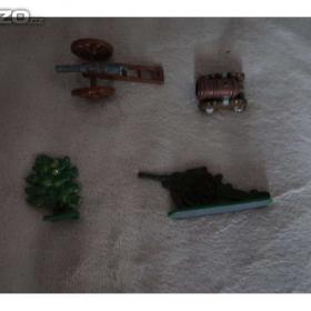 Foto inzerátu Cínoví vojáčci- rytíři, kovbojové, piráti, indiáni a další