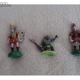 Foto inzerátu Cínoví vojáčci- rytíři, kovbojové, piráti, indiáni a další