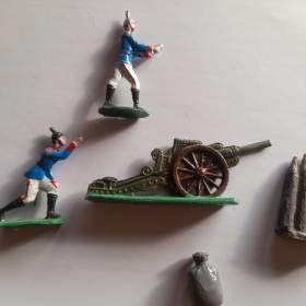 Foto inzerátu Cínoví vojáčci- rytíři, kovbojové, piráti, indiáni a další