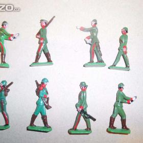 Fotka k inzerátu Cínové figurky -  vojáci, indiáni , kovbojové a další / 13091267