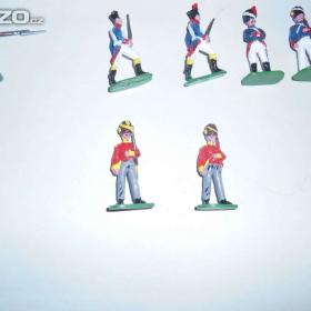 Foto inzerátu Cínoví vojáčci - rytíři, indiáni, pěchota, jízda , děla a další