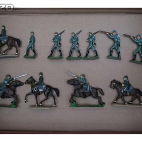 Foto inzerátu Cínoví vojáčci - rytíři, indiáni, pěchota, jízda , děla a další