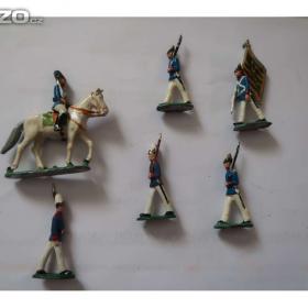 Foto inzerátu Cínoví vojáčci - rytíři, indiáni, pěchota, jízda , děla a další