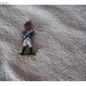 Foto inzerátu Cínoví vojáčci - rytíři, indiáni, pěchota, jízda , děla a další