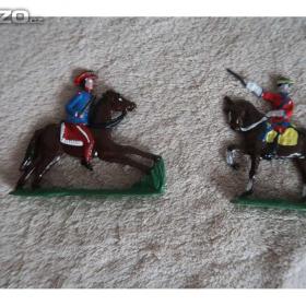 Foto inzerátu Cínoví vojáčci - rytíři, indiáni, pěchota, jízda , děla a další