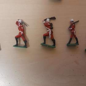 Foto inzerátu Cínoví vojáčci - rytíři, indiáni, pěchota, jízda , děla a další