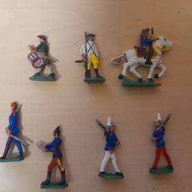 Foto inzerátu Cínoví vojáčci - rytíři, indiáni, pěchota, jízda , děla a další