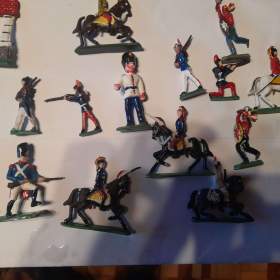 Foto inzerátu Cínoví vojáčci - rytíři, indiáni, pěchota, jízda , děla a další