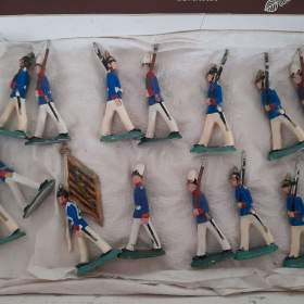 Foto inzerátu Cínoví vojáčci - rytíři, indiáni, pěchota, jízda , děla a další