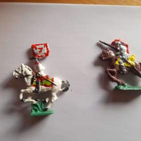 Foto inzerátu Prodej cínových figurek - rytíři, indiáni, vojáci, fantasy.....