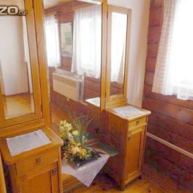 Foto inzerátu Kompletní prvorepubliková starožitná ložnice.