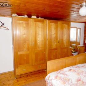 Foto inzerátu Kompletní prvorepubliková starožitná ložnice.