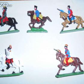 Fotka k inzerátu Cínoví vojáčci -  rytíři, indiáni, pěchota, jízda , děla a další / 13494775