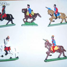 Fotka k inzerátu Cínové figurky -  vojáčci, indiáni, rytíři a další / 13590277