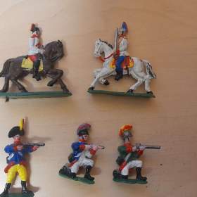 Foto inzerátu Cínové figurky - vojáčci, indiáni, rytíři a další