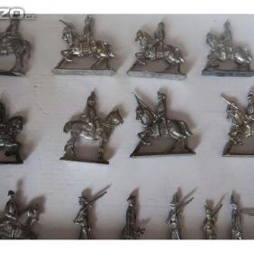 Foto inzerátu Cínové figurky - vojáčci, indiáni, rytíři a další