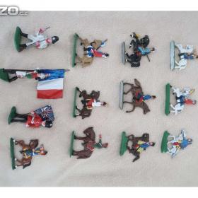 Foto inzerátu Cínové figurky - vojáčci, indiáni, rytíři a další