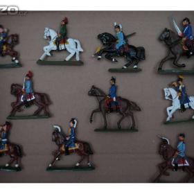 Foto inzerátu Cínové figurky - vojáčci, indiáni, rytíři a další