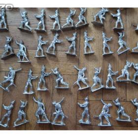 Foto inzerátu Cínové figurky - vojáčci, indiáni, rytíři a další