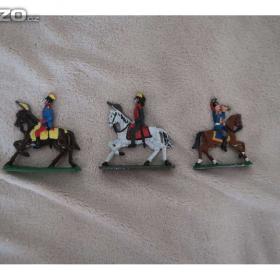 Foto inzerátu Cínové figurky - vojáčci, indiáni, rytíři a další