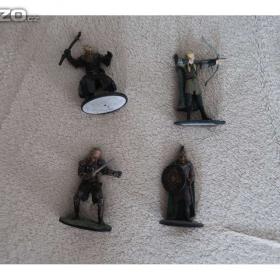 Foto inzerátu Cínové figurky - vojáčci, indiáni, rytíři a další