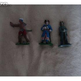 Foto inzerátu Cínové figurky - vojáčci, indiáni, rytíři a další