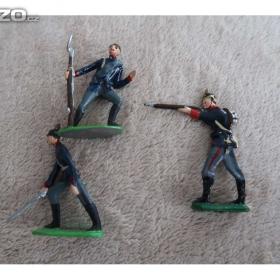 Foto inzerátu Cínové figurky - vojáčci, indiáni, rytíři a další