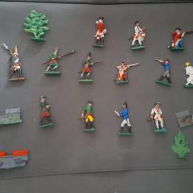 Foto inzerátu Cínové figurky - vojáčci, indiáni, rytíři a další