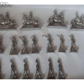 Foto inzerátu Cínové figurky - vojáčci, indiáni, rytíři a další