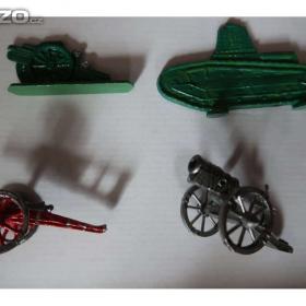 Foto inzerátu Cínové figurky - vojáčci, indiáni, rytíři a další