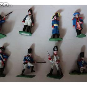 Foto inzerátu Cínové figurky - vojáčci, indiáni, rytíři a další