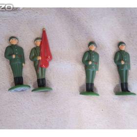 Foto inzerátu Cínové figurky - vojáčci, indiáni, rytíři a další