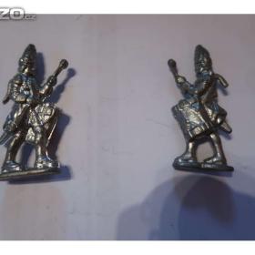 Foto inzerátu Cínové figurky - vojáčci, indiáni, rytíři a další