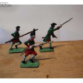 Foto inzerátu Cínové figurky - vojáčci, indiáni, rytíři a další