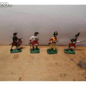 Foto inzerátu Cínové figurky - vojáčci, indiáni, rytíři a další