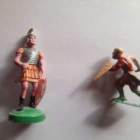 Foto inzerátu Cínové figurky - vojáčci, indiáni, rytíři a další