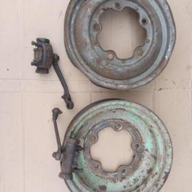 Foto inzerátu blatníky  Fiat 125P, čelo Ś1000, různé startery, altíky, ráfky, hydr čerpadla a další